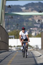USA, California, Berkeley, Cyclist on bridge. Photo : Noah Clayton