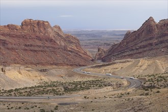 USA, Colorado, Curved road on desert. Photo: Noah Clayton