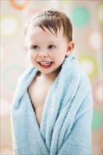 Portrait of boy (2-3) wrapped in towel. Photo : Mike Kemp