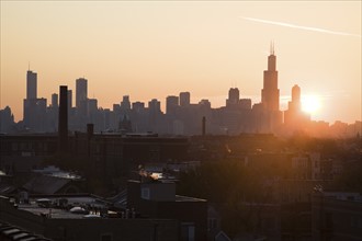 USA, Illinois, Chicago skyline at sunrise. Photo : Henryk Sadura