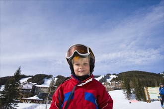 USA, Montana, Whitefish, Boy (4-5) skiing. Photo: Noah Clayton