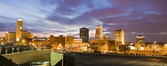 USA, Ohio, Akron, Cityscape at dusk. Photo: Henryk Sadura
