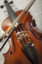 Close-up of violin on sheet music. Photo : Mike Kemp