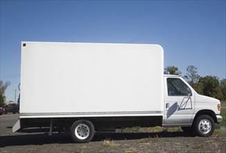 USA, New York City, white truck with blank panel. Photo: fotog