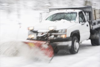USA, New York City, snowplowing truck. Photo : fotog