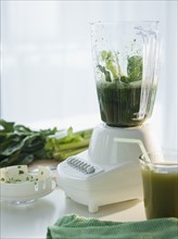 Preparation of spinach juice in blender. Photo : Jamie Grill Photography