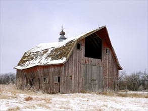 USA, New York State, Farm buildings in snow. Photo : John Kelly