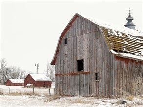 USA, New York State, Farm buildings in snow. Photo : John Kelly