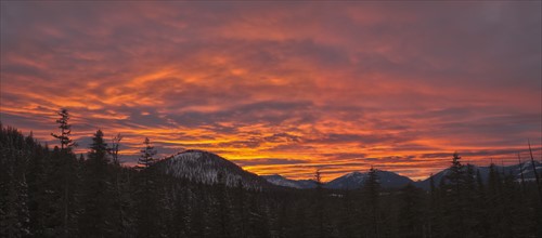 USA, Oregon, Cascade Range at sunset. Photo : Gary Weathers