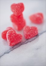 Studio shot of heart-shaped candies. Photo : Daniel Grill