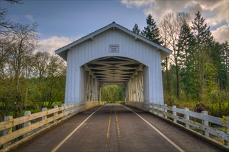 USA, Oregon, Linn County, Larwood Bridge. Photo : Gary Weathers