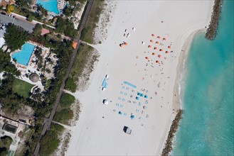 USA, Florida, Miami, Aerial view of sandy beach . Photo : fotog