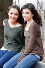 Two teenage girls (16-17) sitting together, portrait. Photo : Pauline St.Denis
