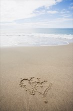 USA, Massachusetts, Hearts drawn on sandy beach. Photo : Chris Hackett