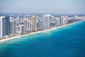 USA, Florida, Miami, Cityscape with beach. Photo : fotog