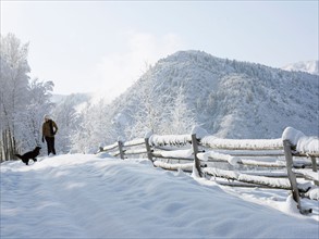 USA, Colorado, woman and dog in snowy ranch. Photo : John Kelly