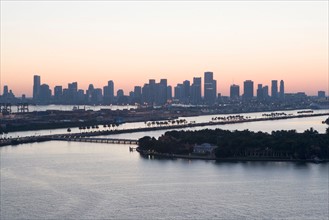 USA, Florida, Miami, Cityscape with coastline. Photo : fotog