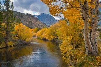 USA, California, River through Eastern Sierra Nevada Mountains. Photo : Gary Weathers