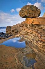 USA, California, Cabrillo National Monument, Balanced Rock. Photo : Gary Weathers