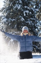 USA, Montana, Whitefish, Woman playing in snow. Photo : Noah Clayton