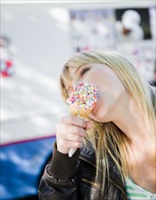USA, New York, Williamsburg, Brooklyn, Blonde woman licking ice cream. Photo : Jamie Grill