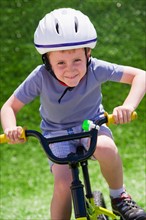 Boy (4-5) riding bike. Photo : Daniel Grill