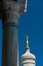 Turkey, Istanbul, Topkapi Palace pillar.
