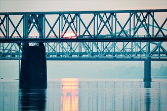 USA, Kentucky, Louisville, Sunrise by Ohio River. Photo: Henryk Sadura