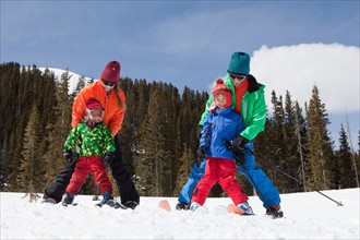 USA, Colorado, Telluride, Family skiing together. Photo: db2stock