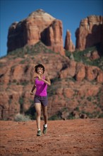 USA, Arizona, Sedona, Young woman running at desert. Photo : db2stock