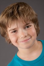Portrait of smiling boy (8-9), studio shot. Photo : Rob Lewine