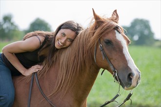 Portrait of young woman riding horse. Photo : Jan Scherders