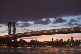 USA, New York State, New York City, Manhattan, Williamsburg Bridge. Photo: fotog