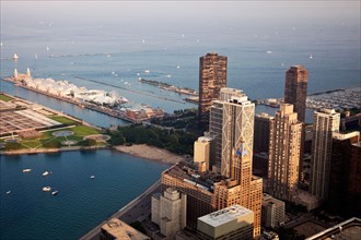 USA, Illinois, Chicago, Cityscape, Olive Park, Navy Pier and downtown buildings. Photo : Henryk