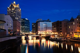 USA, Wisconsin, Milwaukee, Milwaukee River in the center of city. Photo: Henryk Sadura