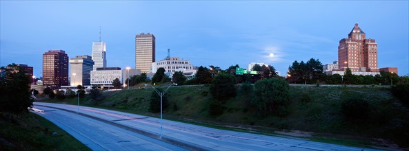 USA, Ohio, Akron, Skyline at dusk. Photo: Henryk Sadura