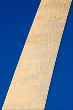 USA, Missouri, St. Louis, St. Louis Memorial Arch and blue sky. Photo : Henryk Sadura