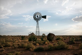 Old farm with windmill. Photo : Winslow Productions