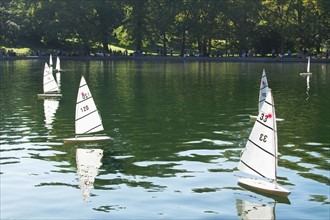 USA, New York, New York City, Miniature sailboats. Photo: fotog