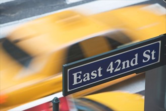 USA, New York City, Manhattan, Road direction sign on 42nd Street. Photo : fotog