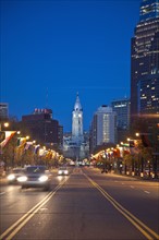 USA, Pennsylvania, Philadelphia, Traffic at night. Photo : Johannes Kroemer