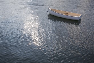 Rhode Island, Lonely rowing boat on water. Photo : Johannes Kroemer