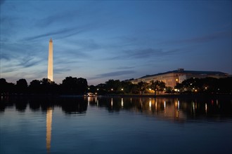 USA, Washington DC, Washington Monument reflecting in water at dusk. Photo: Johannes Kroemer