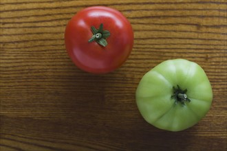 Tomatoes on table. Photo : Kristin Lee