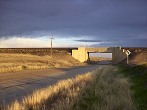 USA, Utah, Road and train viaduct. Photo: John Kelly