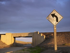 USA, Utah, Road sign and train viaduct. Photo : John Kelly