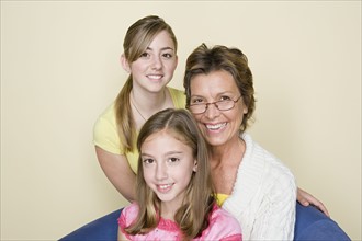 Portrait of grandmother and grand daughters (8-9, 14-15). Photo : Rob Lewine