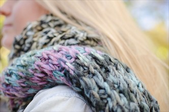 Woman wearing knit scarf. Photo : Jamie Grill