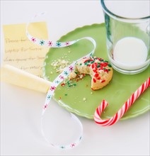 Christmas still life with cookie and whishlist. Photo : Daniel Grill