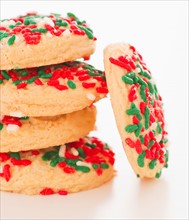 Studio Shot of christmas cookies with sprinkles. Photo : Daniel Grill